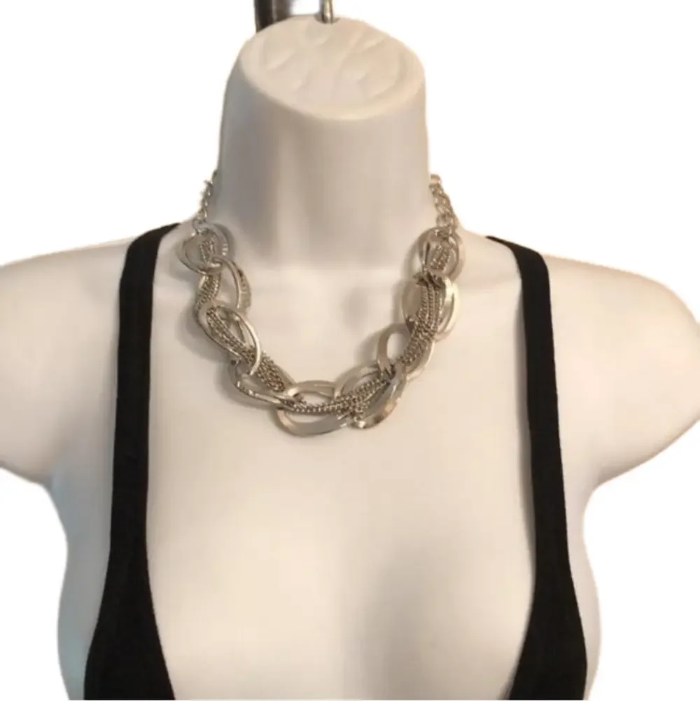 Nwt Charming Charlie Silvertone Chunky Chain Statement necklace